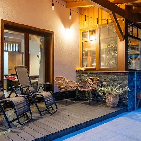 Polom Chalet