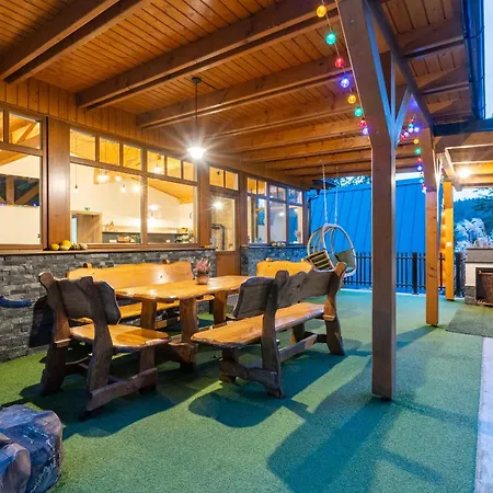 Polom Chalet